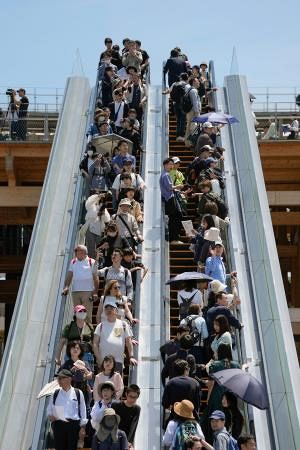 【万博】エスカレーター片側空け、万博を機に消滅なるか　会場で2列定着